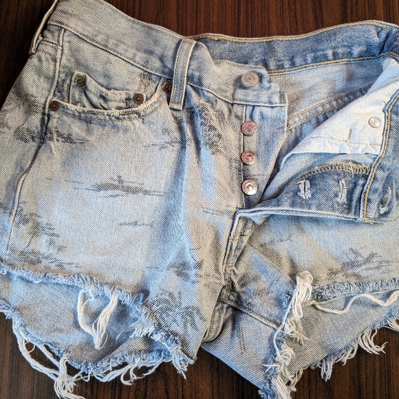 Lev'is denim shorts size 0 - Picture 2 of 3